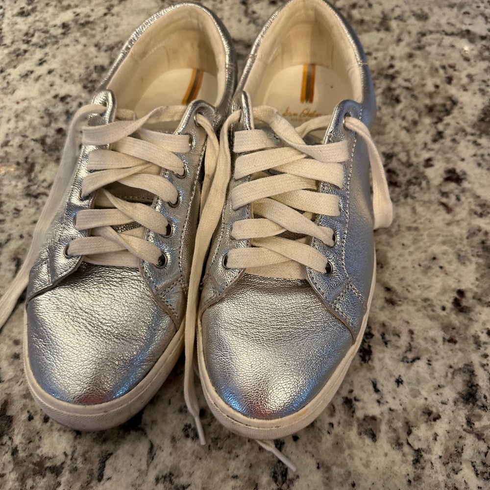 Silver leather Sam Edelman tennis shoes.